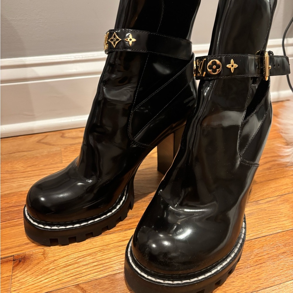 Louie Vuitton boots SIZE 9 WORN ONCE - Picture 3 of 6